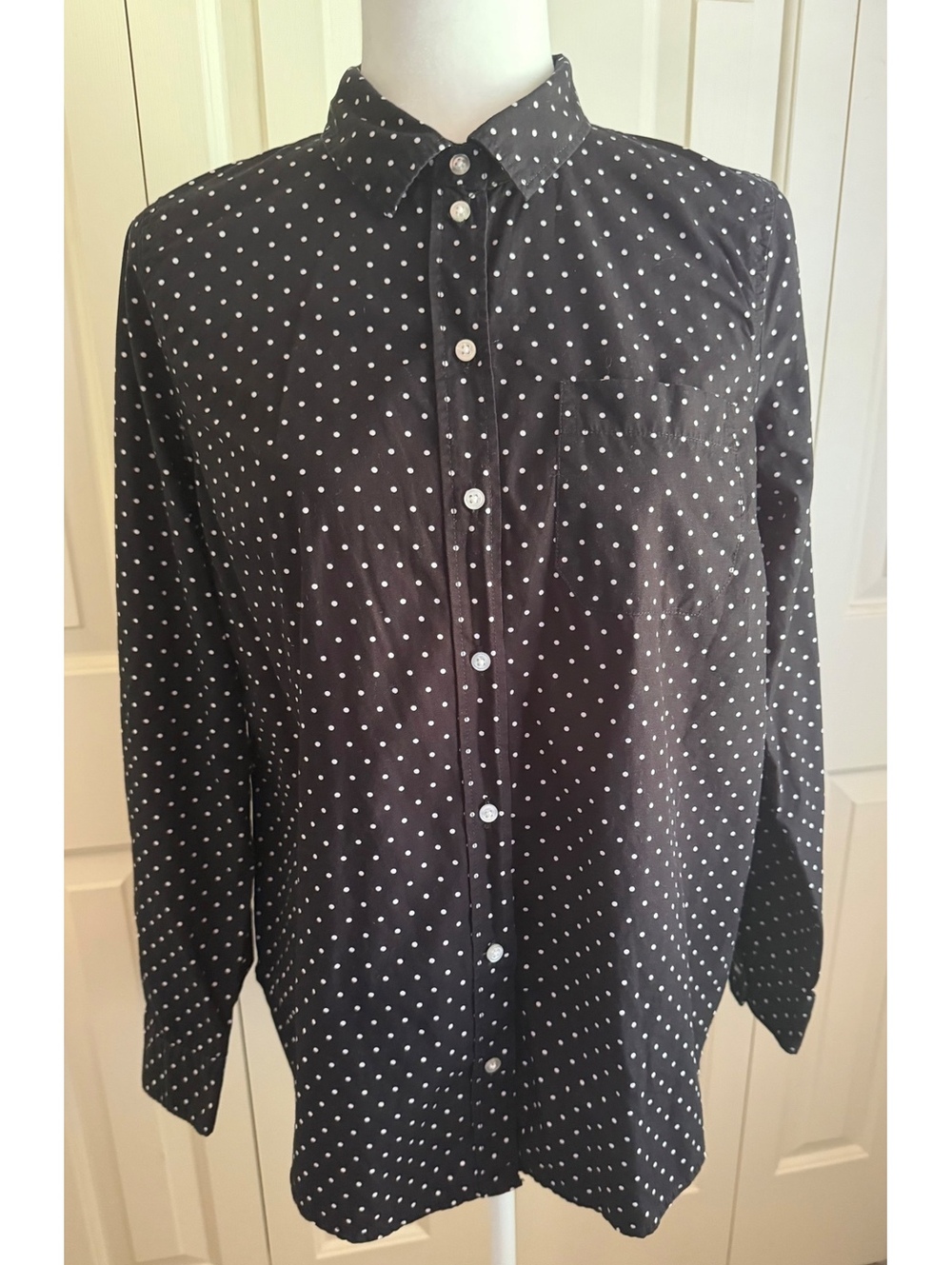 Old Navy 100% cotton black with white polka dots long sleeves button up size M